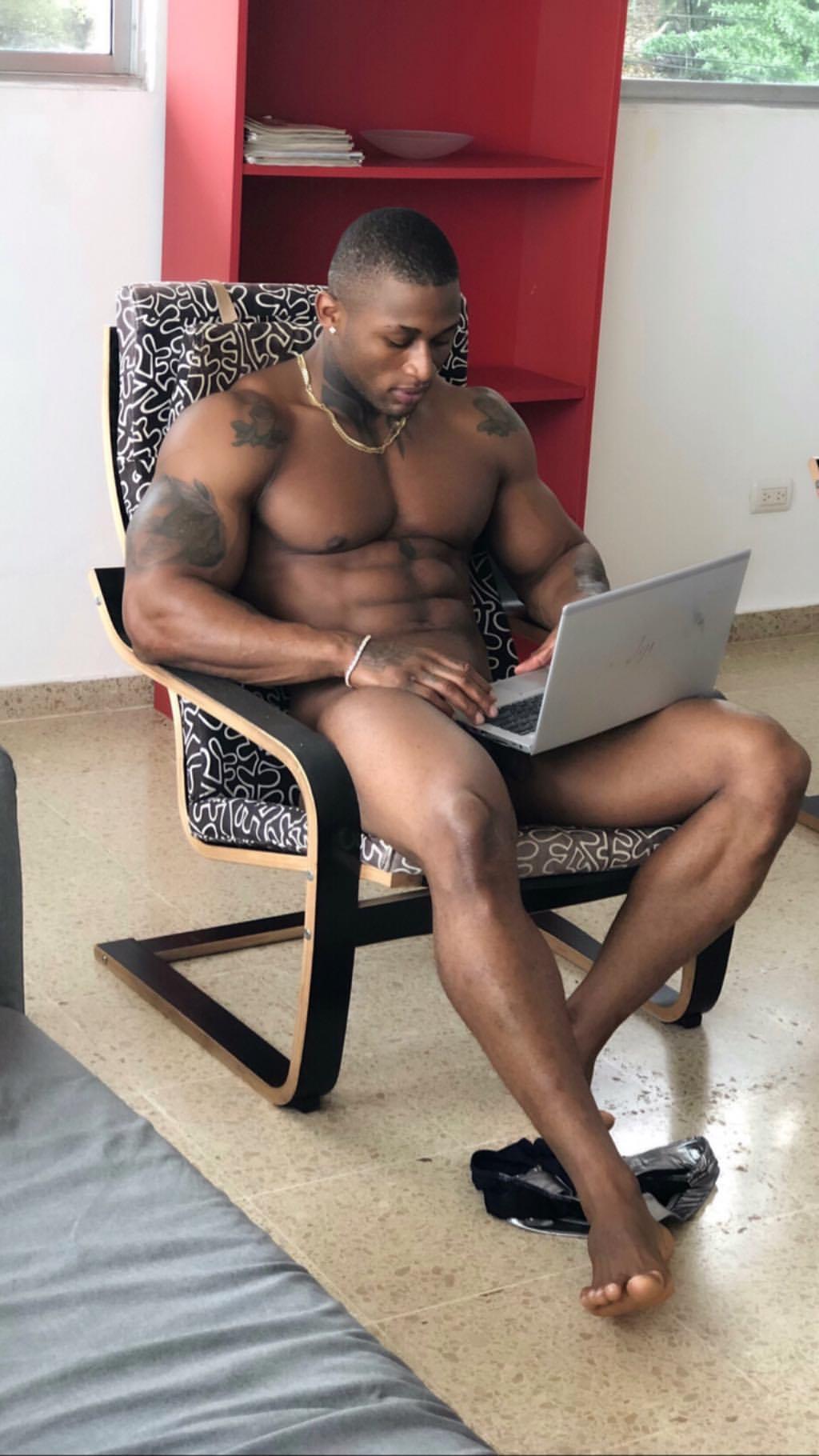 nakedism:LeRoy had been totally taken in by the self-hypnosis website. He couldn’t