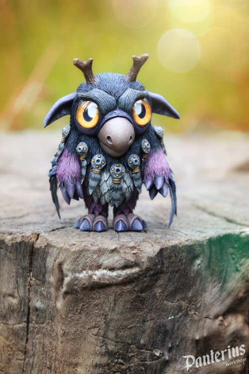 Moonkin Hatchling(custom order) Height : 7 cm Materials: velvet(foam) clay, steel wire, wooden stand