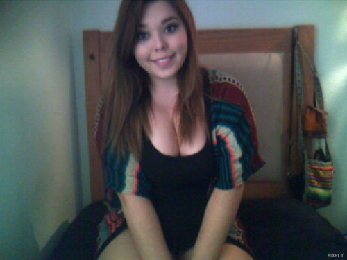 wildpox:  I stole this sweater thing from my sister and im so glad i did  extremely pretty doll