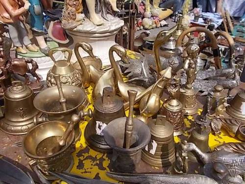 Various old things - stuff made of brass. Flea market.