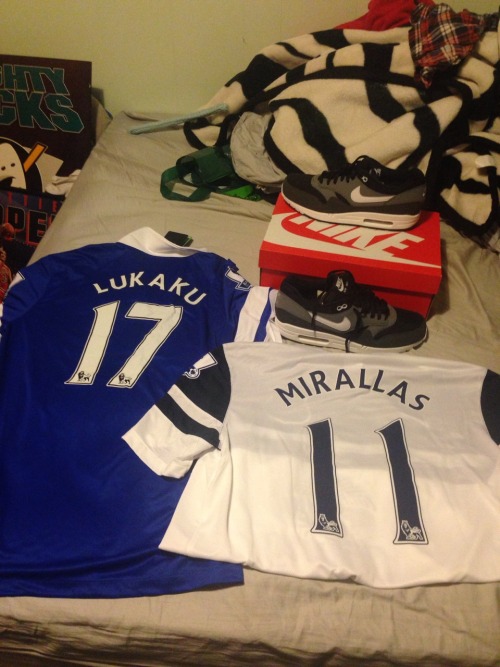 goldcrosses:Xmas literally came early for ya boi.