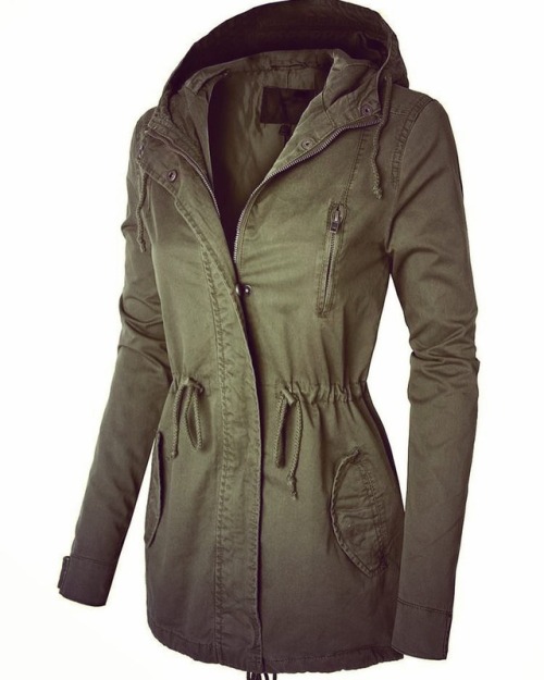 Back in stock #greenjacket #parkajacket #winterfashion #fashionaddict #trending #girls #instamoda #f