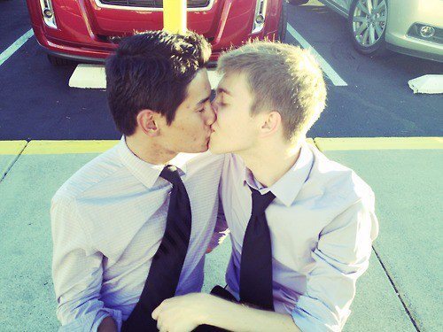 Gay Kisses And Love