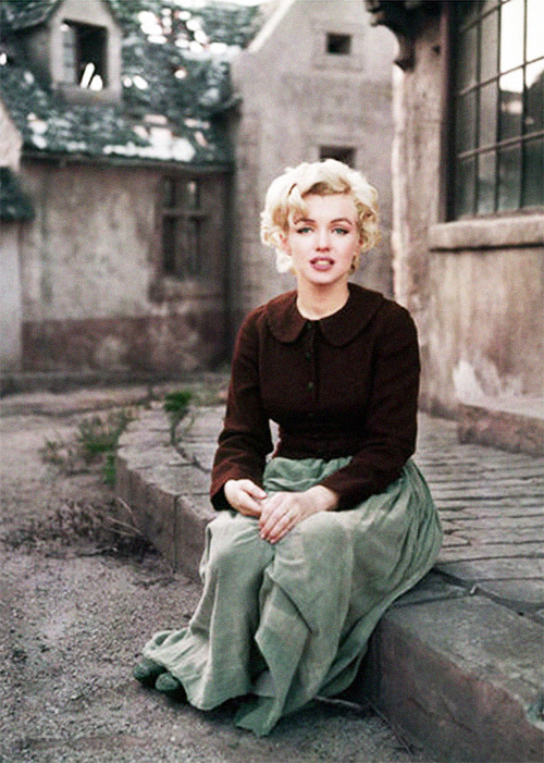 laurasaxby-deactivated20171112:  Marilyn Monroe photographed by Milton Greene, 1954. 