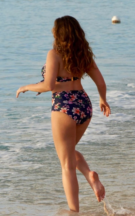 dannybamforth:Kelly Brook My god, I LOVE that bikini.