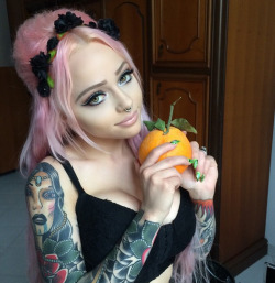 lunalorraine:  Look how adorable my friend is with her new pink hair I want her to get a tumblr very badly because shes so cute and awesome! Her Ig is @sambalina 