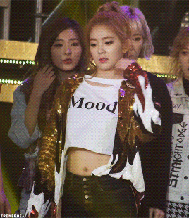 irenebae-:  in which irene looks so hot done with her outfit 