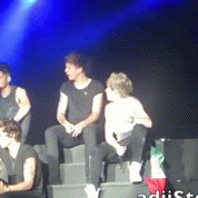 zquacl-deactivated20150513:  Louis being a lil shit and making fun of Liam’s reaction