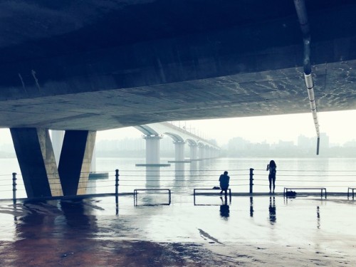 Hangang River on a rainy, misty day.