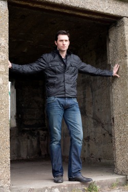 starringroles:  Richard Armitage photoshoots