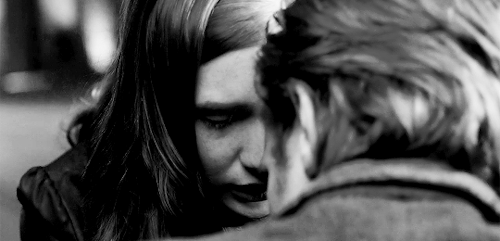 eleventhourdaily:Eleven and Amy + forehead touches (requested by anonymous)