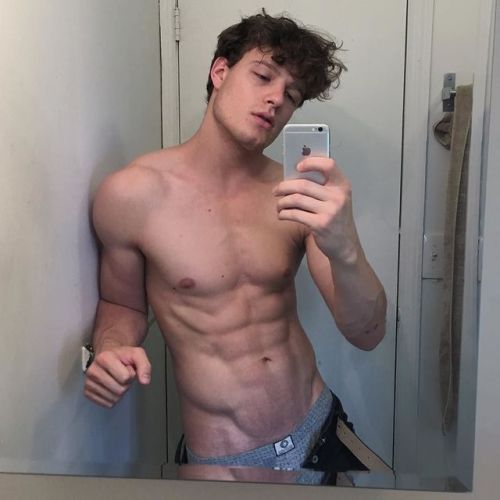 themitchme:  Elia Berthoud