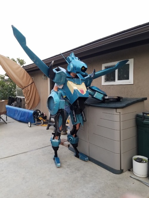 ninjatomomi:  July 8, 2017  WHIRL IS DONE (99%)!!! The last 1% are some last bit details that might not travel well and some cloth bits that I haven’t had time to do today (one of which is the anchor for the ankle covers so that they don’t twist like