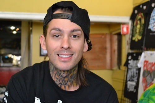 drowning-in-crazy-dreams:  foundinmyimagination:  Seriously why do people think Mike is an asshole?  95% of rock fans believe that rappers are assholes for some reason and i think that mikeywhiskeyhands idk thts why 