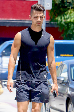 dncefever:  Joe out in NoHo 7/22 