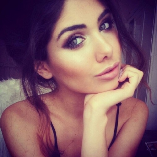 defemmes: Sezen AksuInstagram