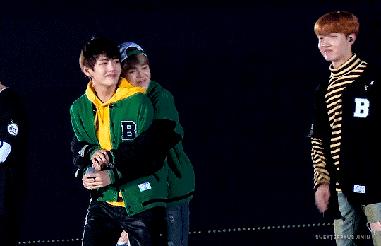 sweaterpawsjimin:  ಥ_ಥ