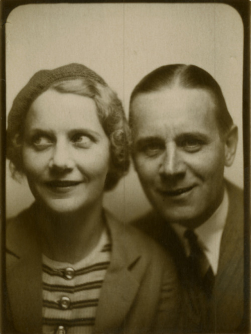 vintageeveryday:  Lovely photobooth portraits of Elizabeth Parke Firestone and Harvey S. Firestone, Jr., circa 1935.Elizabeth Parke, daughter of a prosperous Decatur, Illinois businessman, and Harvey S. Firestone, Jr., son of the founder of the Firestone