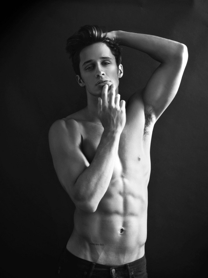 dannyboi2-model-behavior:  takemetobedandlosemeforever:  Zach Boyers    HOT DAMN!