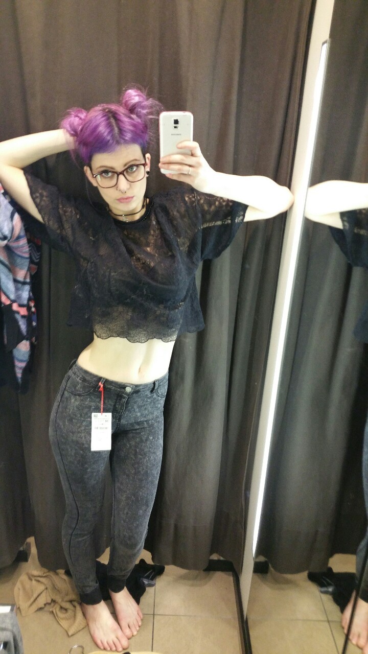 ryuryuko:  Some changing room selfies from the other day. Someone please buy me these