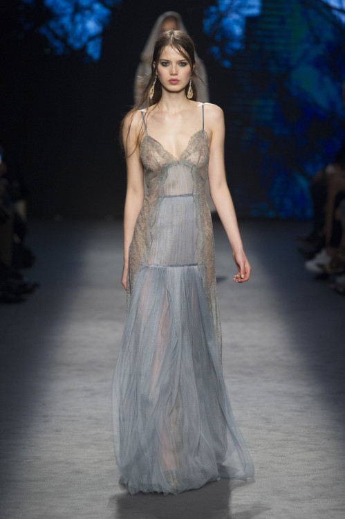 mulberi:  Alberta Ferretti F/W 2016