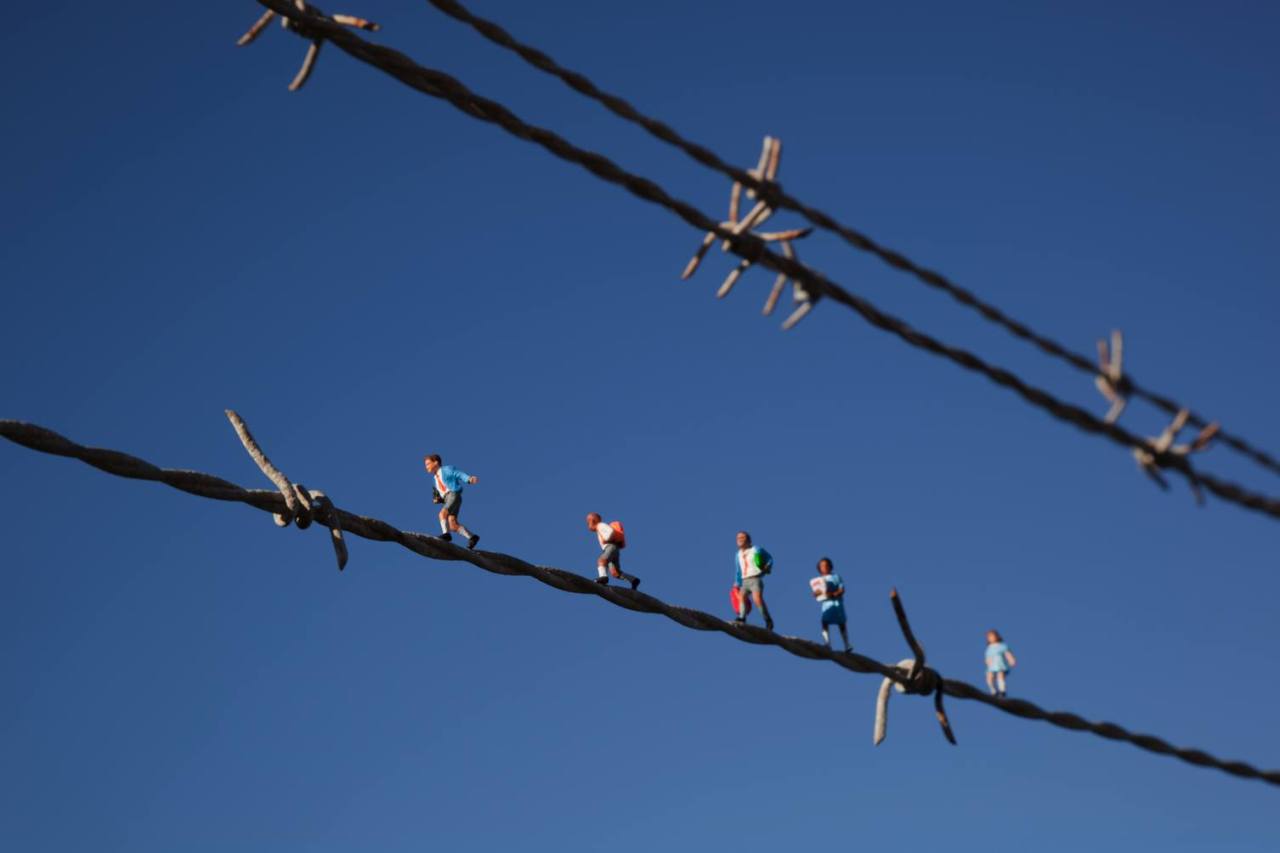 archatlas:  The Little People Project  Slinkachu    His miniature figures are left