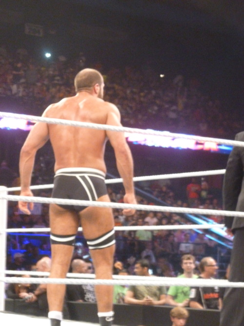 nuclearoverreactor:  And on the 3rd day, God gave the world Cesaro.   Such perfect booty shots!