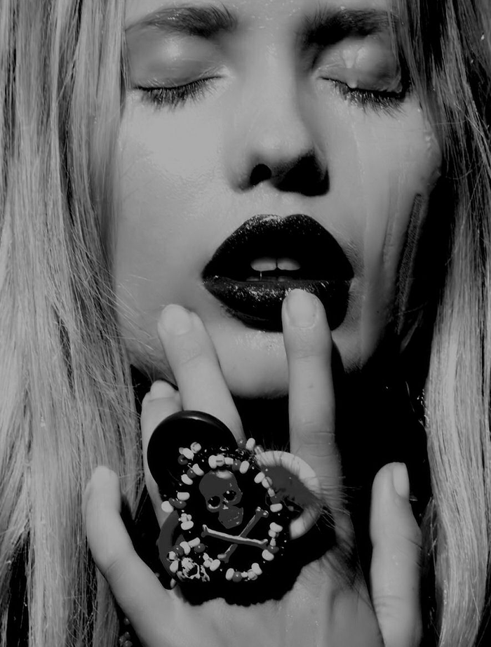 BY LESA AMOORE