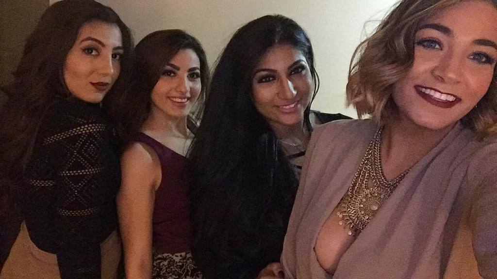 vegasselfie:  Greetings From Vegasssssss!🍾🍾🍾🍾🍾 @kristinaswais @diana_swais