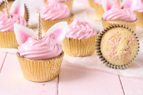 japancandybox:    They are pink, they glitter, they are unicorns and they taste delicious! 🦄✨ These magical cupcakes are perfect for any unicorn lover! 💖►http://www.missblueberrymuffin.de/2017/01/so-su-einhorn-cupcakes-mit-marshmallow.html