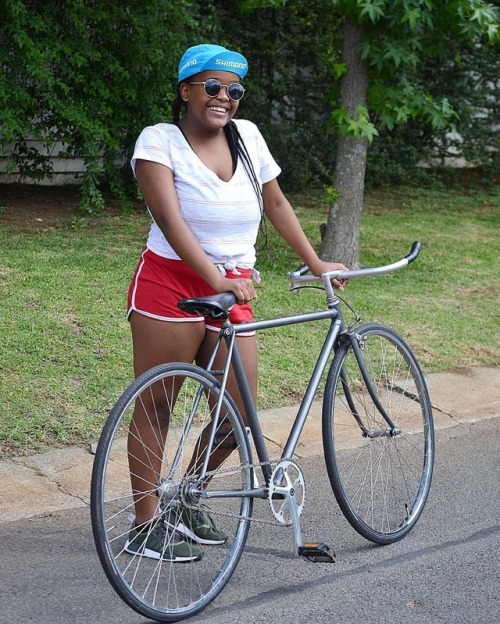 fixiegirls: Repost from @jjpietersen Keep smiling because life is a beautiful thing and there’s so m