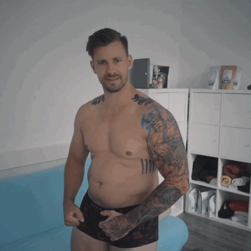 fattdudess:  Johannes Kwella & his sexy growing belly
