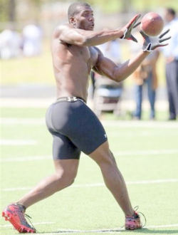 phatphatass:  blkprtorcn:  goodbussy:  Why I looooooooooooooveFootball. lmfao  Mmmmm  this is the only reason i watch football…..all those beautiful asses lol #truestory