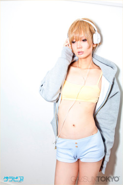 otokonoko-japanese-traps:  Japanese trap superstar WEROBLE (ウェロブル) chillin’ on a hot summer day …