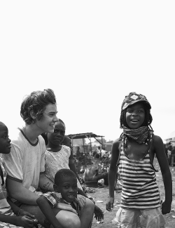 styzles-deactivated20151205:  Harry Styles revealed that he ended up giving a 7-year-old girl called Fridous a necklace after striking up a close relationship with her. We quickly became friends and she clung to me for most of the day. + 