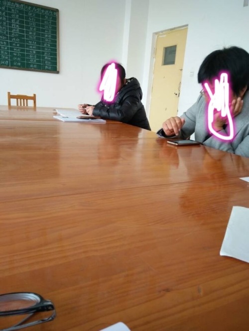 1724924949: 白天开会，晚上看自习写教案，大姨妈还来了。心情不好！
