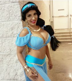 Me as #PrincessJasmine at @newyorkcomiccon 2015  Photo credit @dtjaaaam  #cosplay #Aladdin #jasmine #disney #AWholeNewWorld #iCanShowYouTheWorld by missmeena1