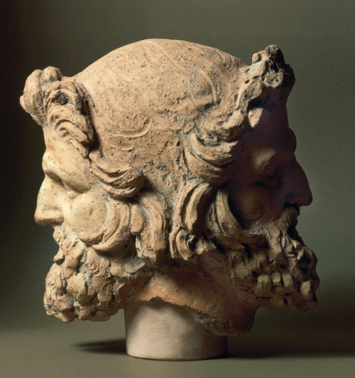 eccellenze-italiane:Testa di Giano bifronte, da Vulci. II sec. a.C. Roma, Museo Nazionale Etrusco di