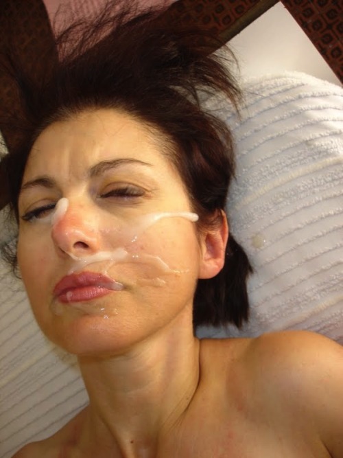 youwerewonderful:  It’s hard to look elegant with sperm all over your face, but I think she’s doing 