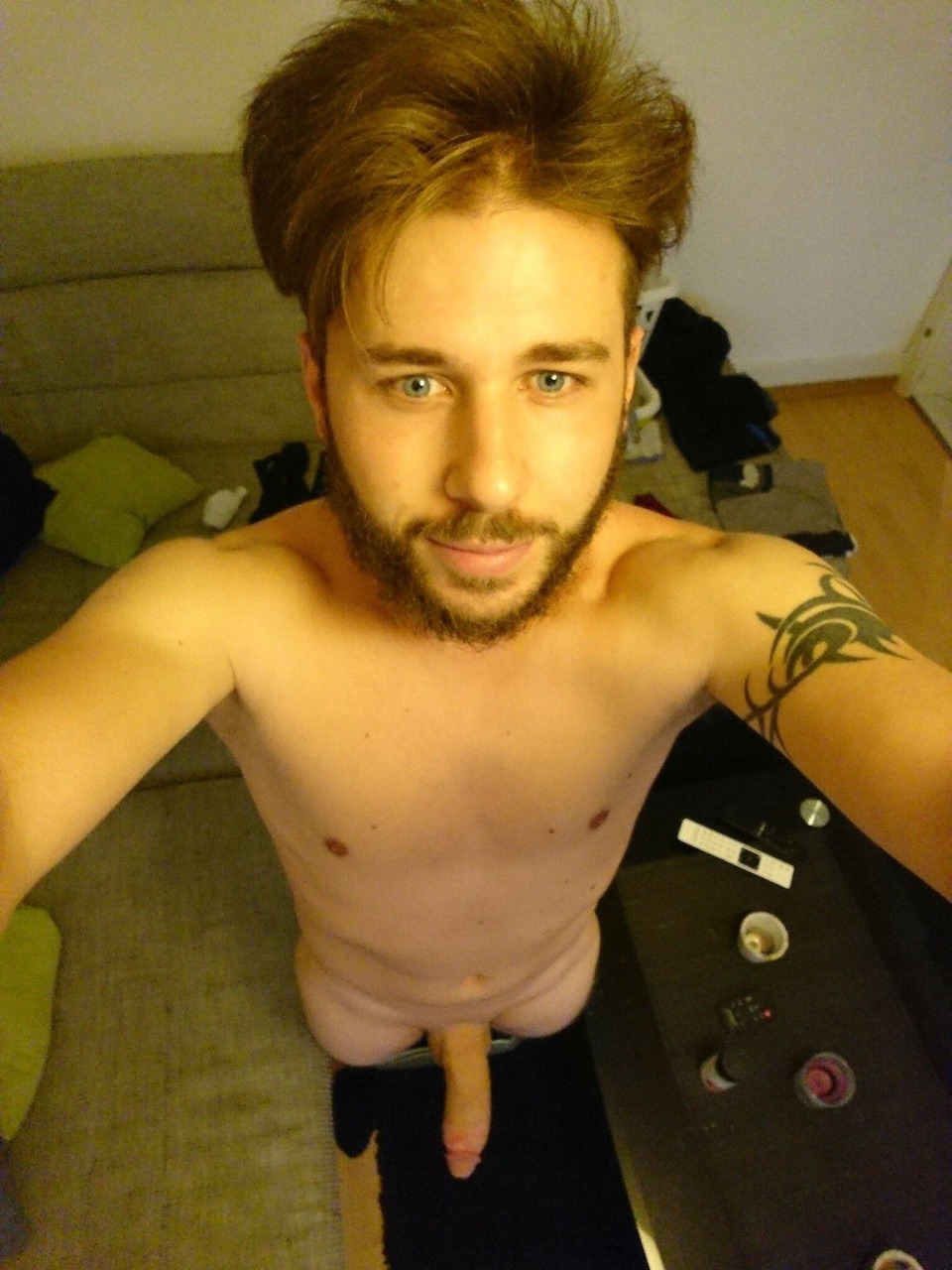 am-back:  A straight guy will do anything when they’re horny.. including sending