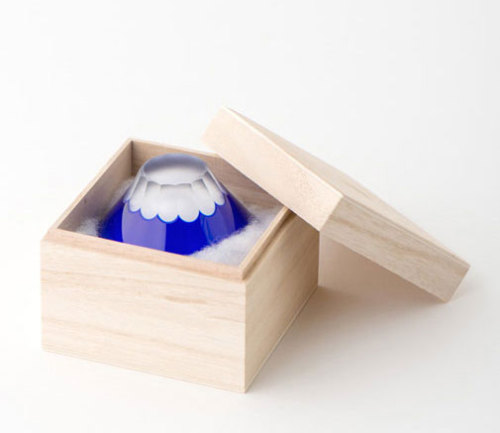 Matching Mt. Fuji sake shot glasses by Floyd, makers of Fujiwan rice bowls. Happy New Year! 