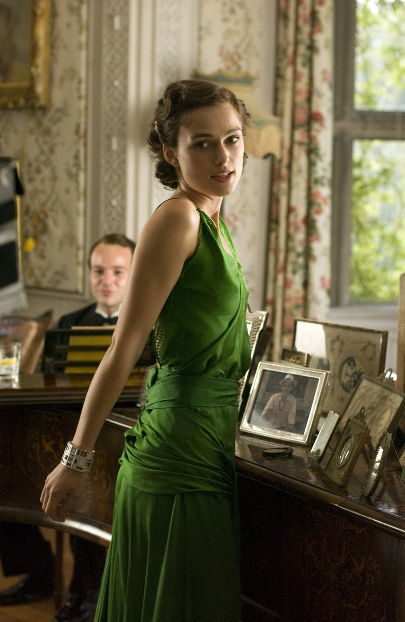 realityrogue:  lipstickstainedlove:  lesbeehive:  Les Beehive – The Atonement Green