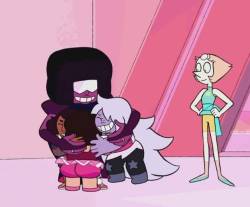 love-takes-work:  They are not forgetting to draw Garnet’s wedding rings in new epsHap this makes me