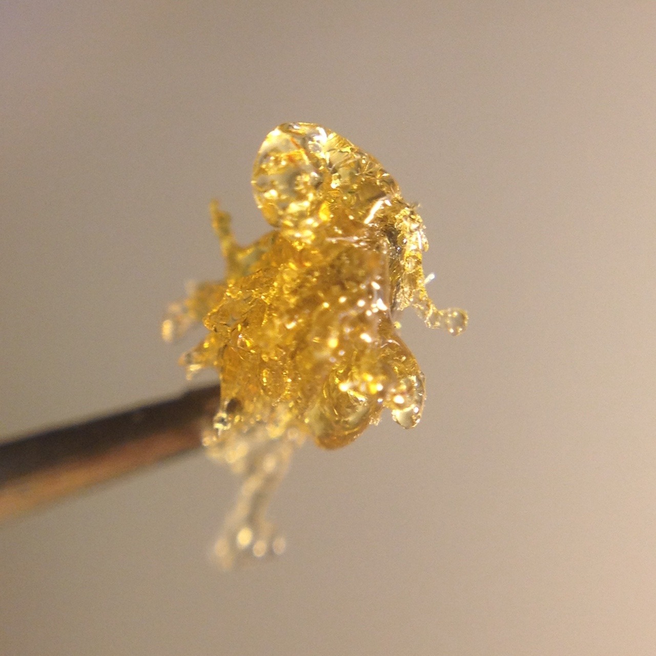 shine-my-way:  Phantom Og flower rosin made with love, making this stuff is so rewarding.