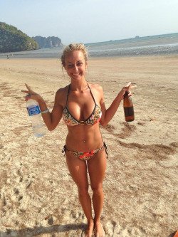 bikinicleavage: Beer or Water ??