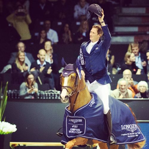 #danieldeusser #jumpingbordeaux #feiworldcup #rider #showjumper #professional #twohearts (hier: Jump