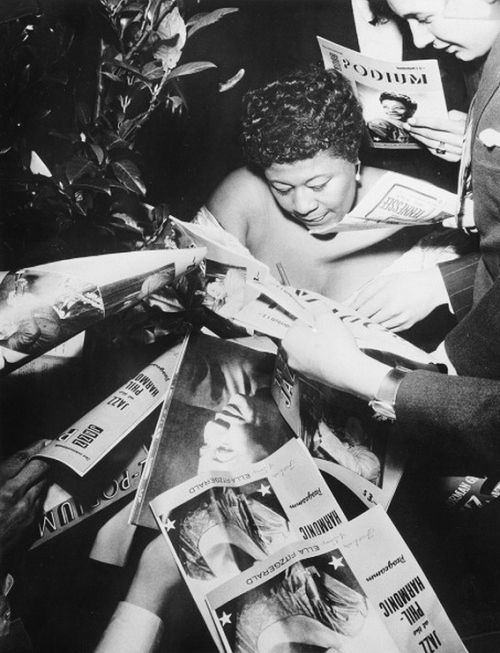 70sbestblackalbums:  1954 Ella Fitzgerald signing autographs 