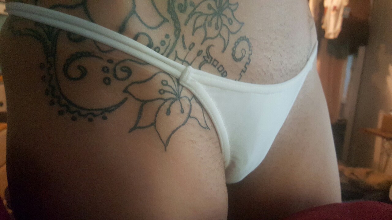 lydialuxypanties:  My mound and humps 😘 