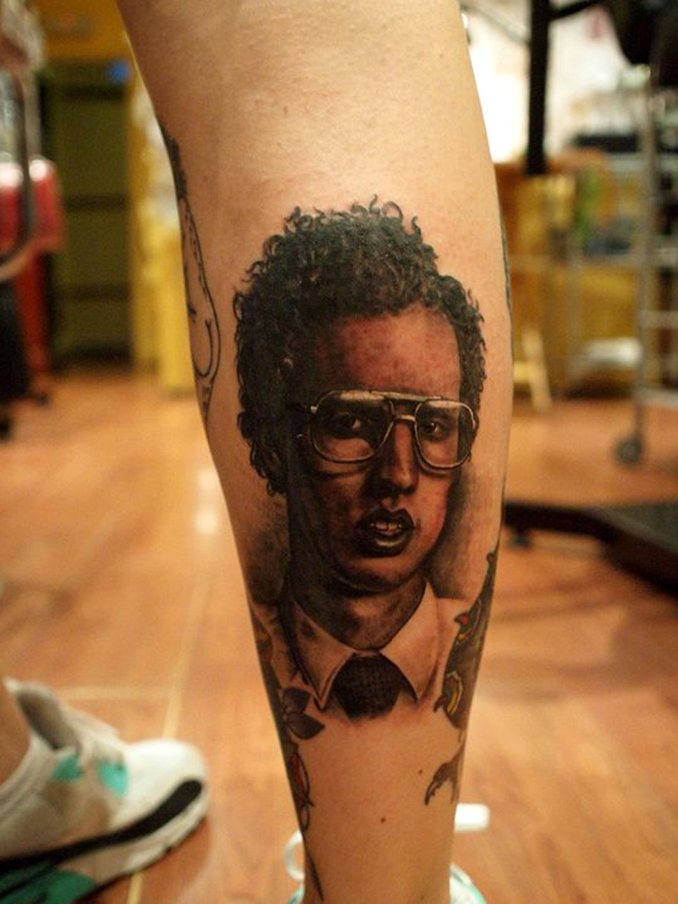 thievinggenius:  Tattoo done by Marshall Tattsmith.