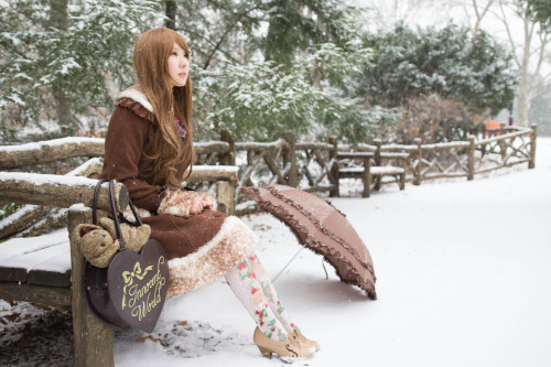 victorianme: Winter in Central Park - my white (and freezing) wonderland. Coat &amp; parasol: Ba